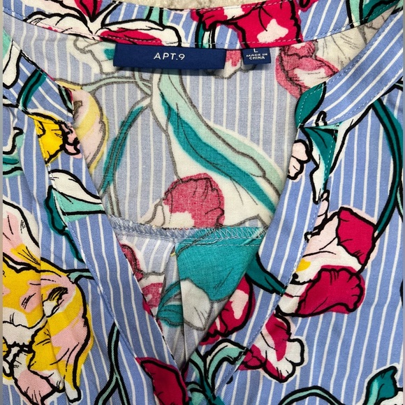 Apt. 9 Floral Striped Flowy Long Sleeve V Neck Blouse with Knotted Cuffs - Picture 5 of 10